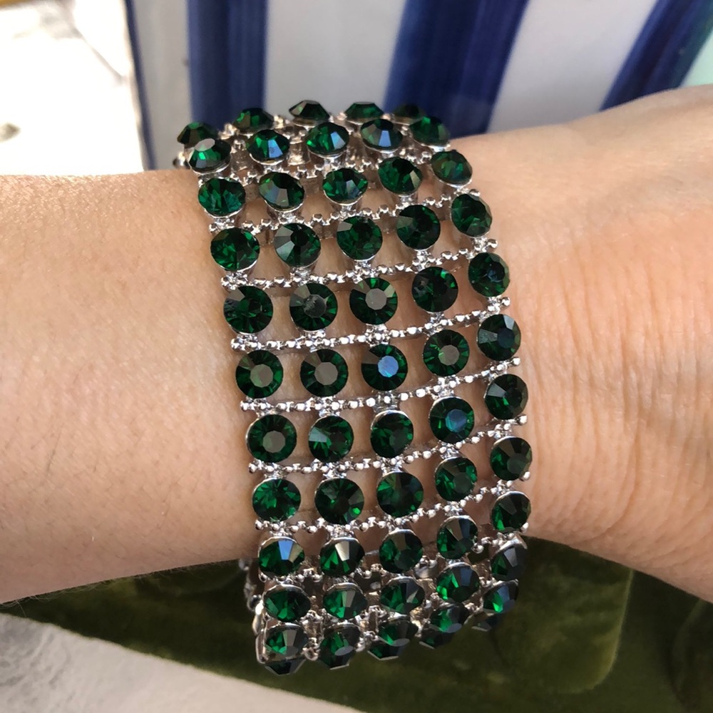 🍀 Classic Green Crystal Rhinestone Thick Cuff Hinged Bracelet - Picture 5 of 5